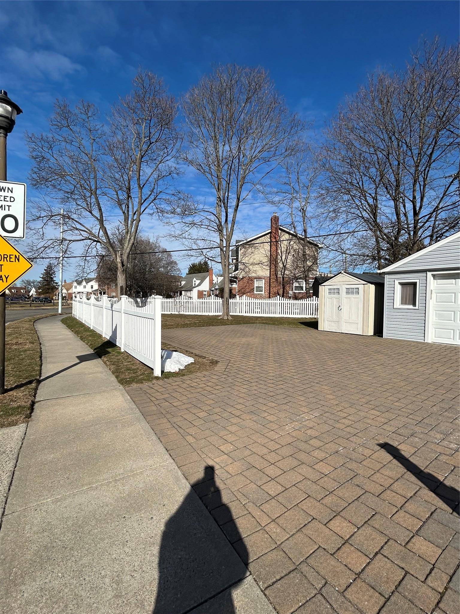 1096 Shelburne DR, Franklin Square, NY 11010