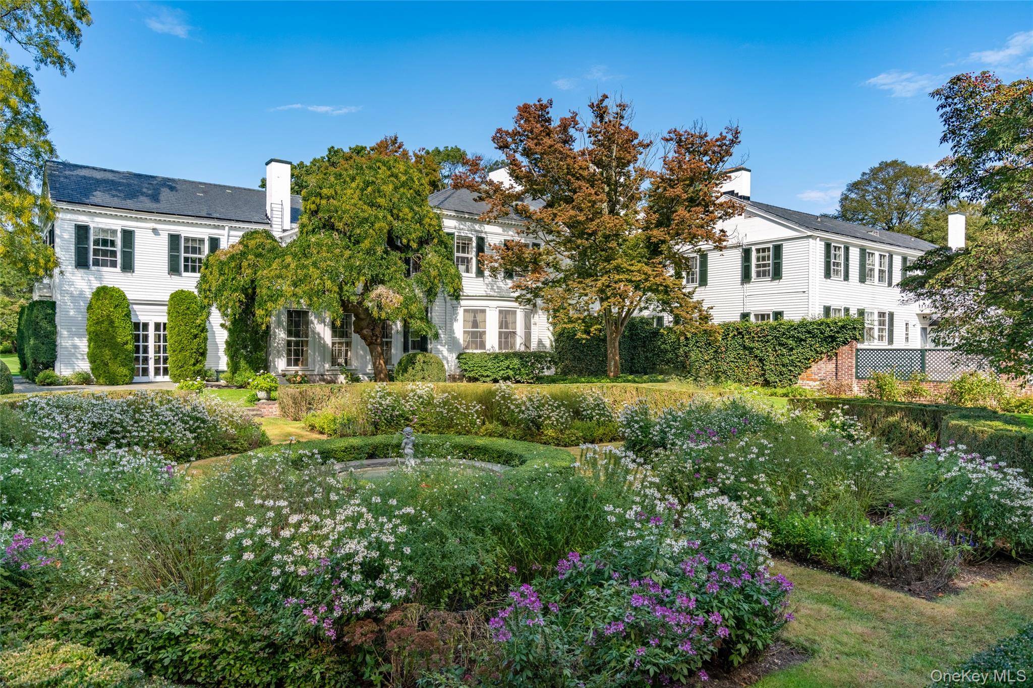 10 Lands End RD, Locust Valley, NY 11560