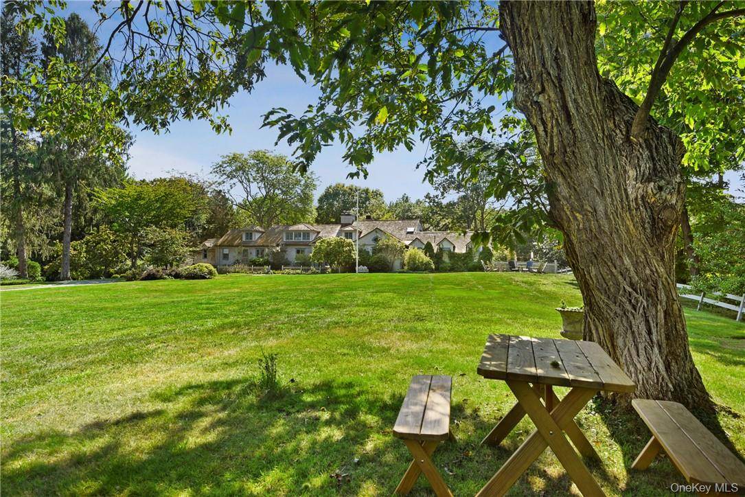 106 Old Stone Hill RD, Pound Ridge, NY 10576
