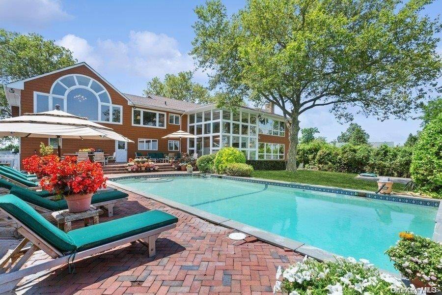 30 Thixton DR, Hewlett Harbor, NY 11557