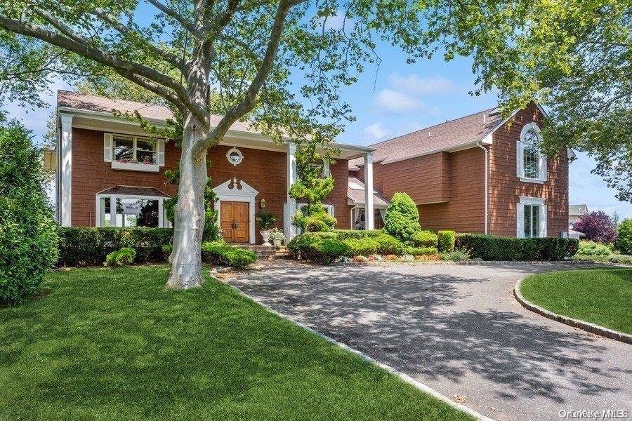 30 Thixton DR, Hewlett Harbor, NY 11557