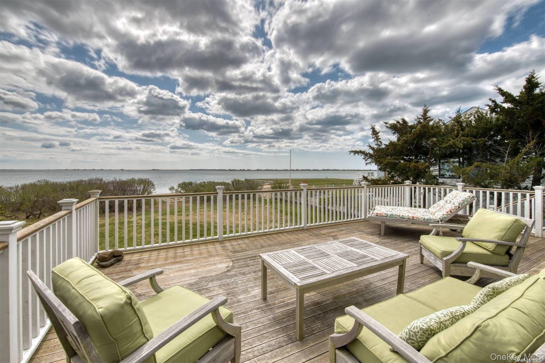 21 Bayside AVE, East Quogue, NY 11942
