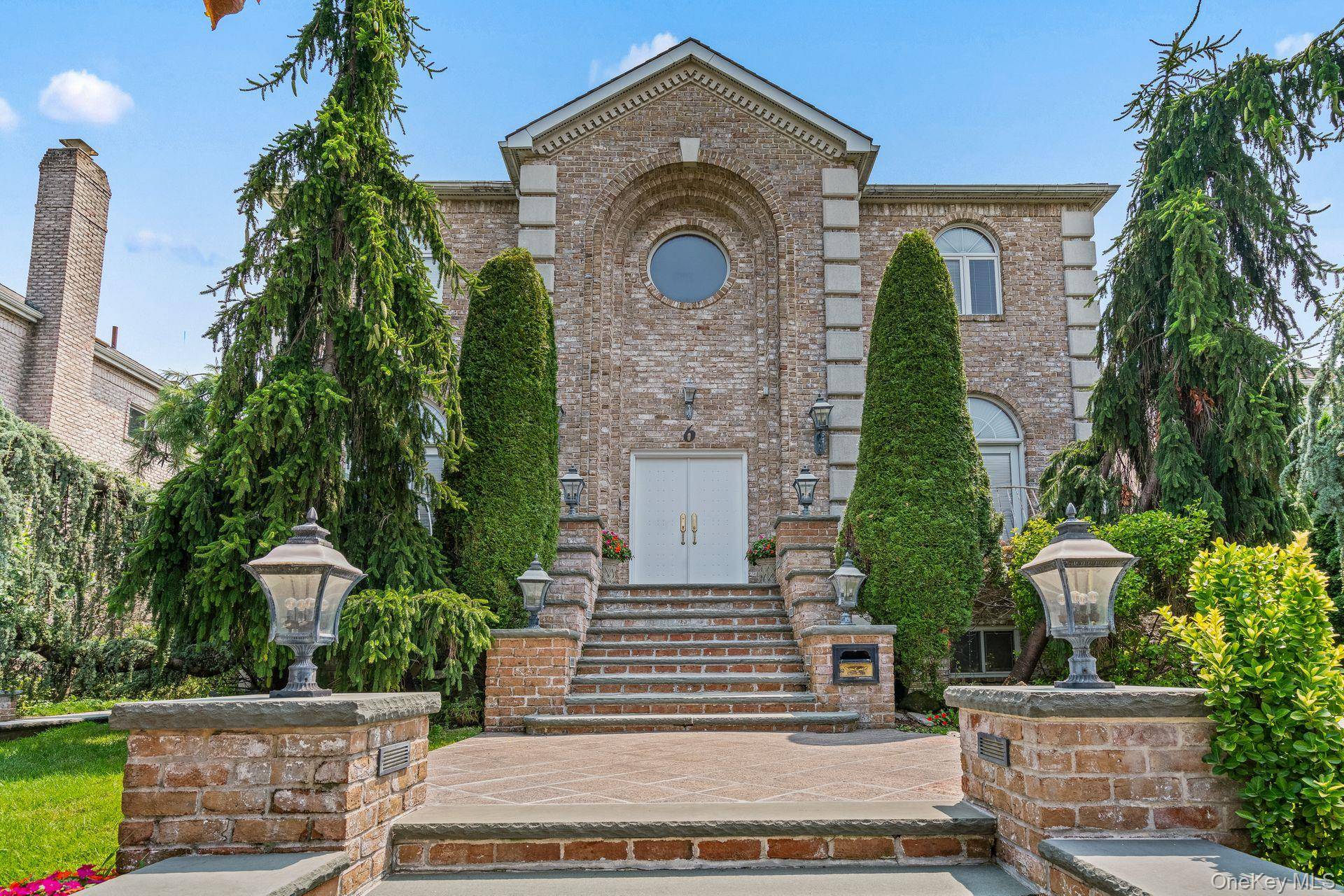 6 Summit PL, Malba, NY 11357