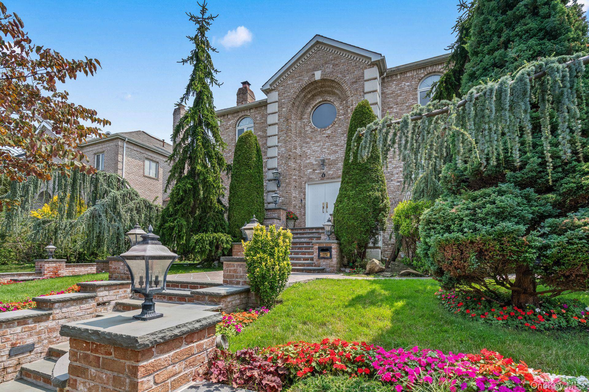 6 Summit PL, Malba, NY 11357