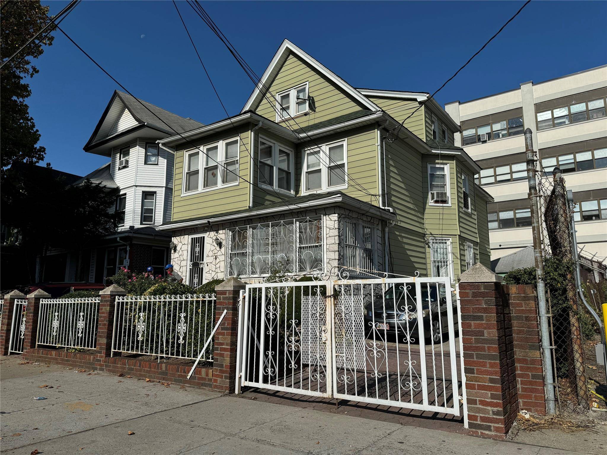 13417 89th AVE, Richmond Hill, NY 11418