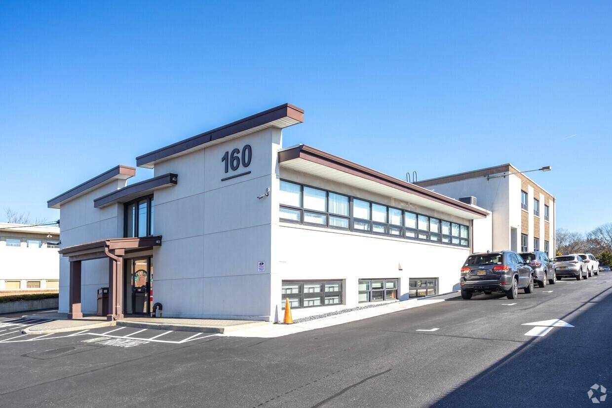 160 Commack RD, Commack, NY 11725