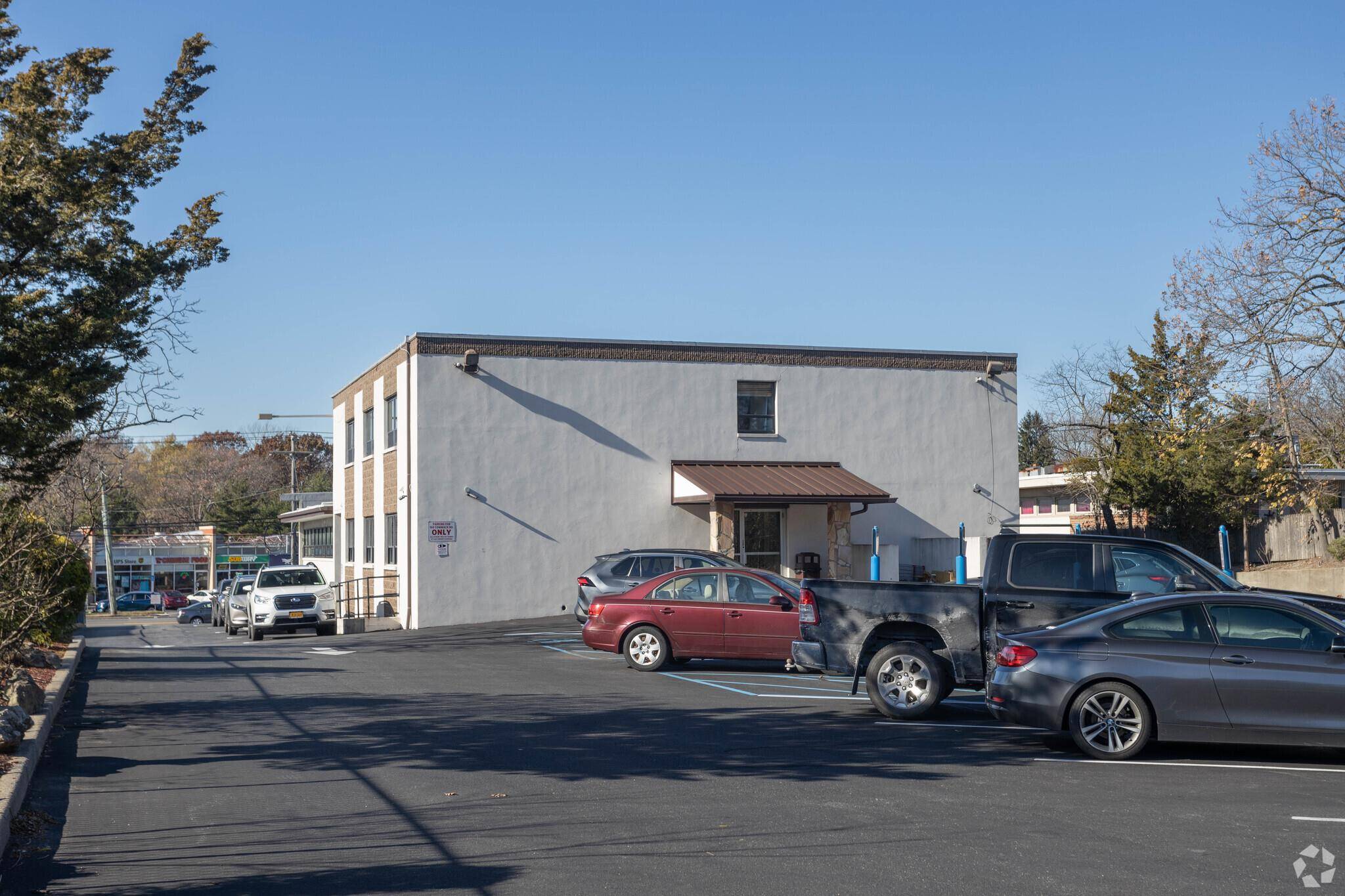 160 Commack RD, Commack, NY 11725