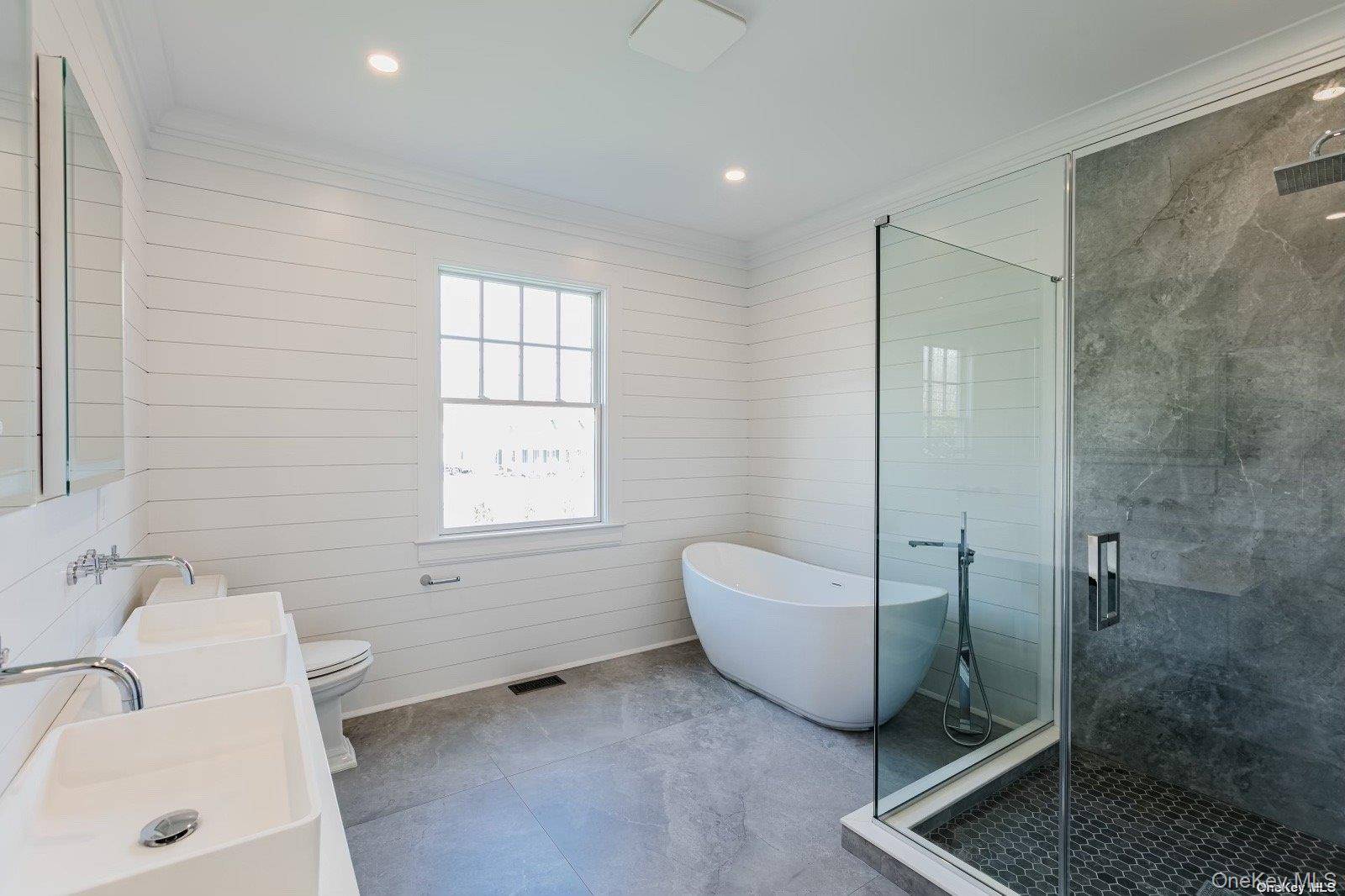 2415 Cox Neck RD, Mattituck, NY 11952