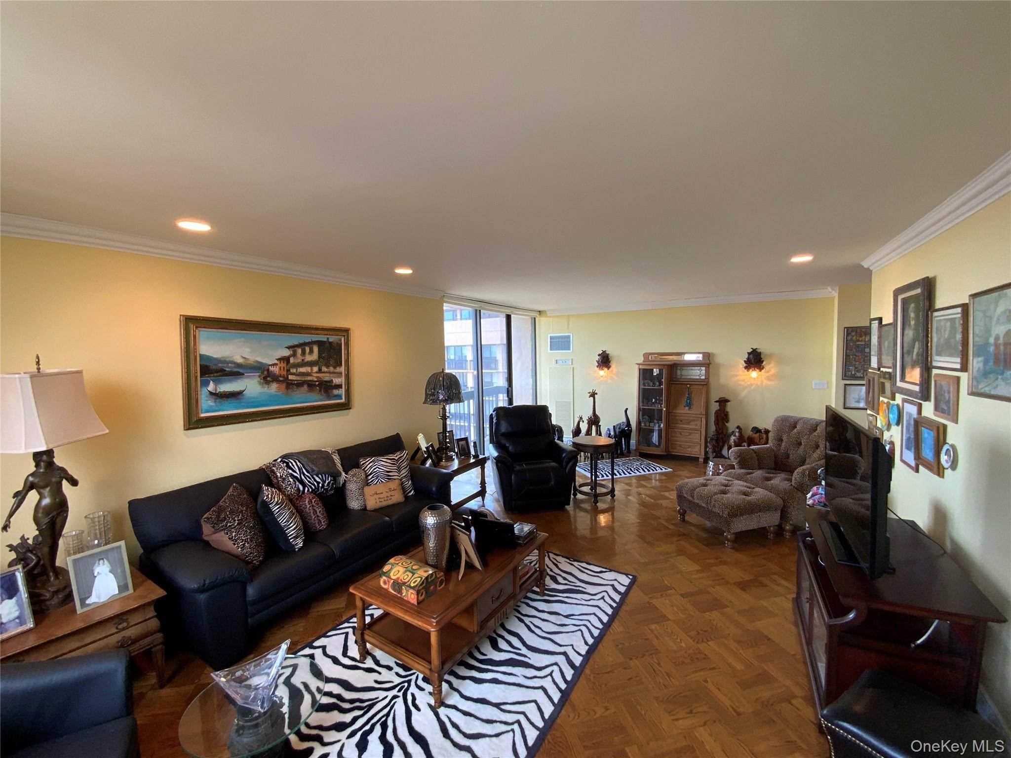 27110 Grand Central Pkwy #33D, Floral Park, NY 11005