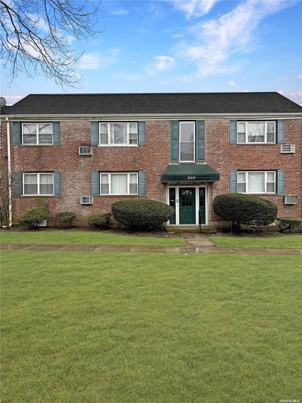 959 Fenwood DR #3, Valley Stream, NY 11580