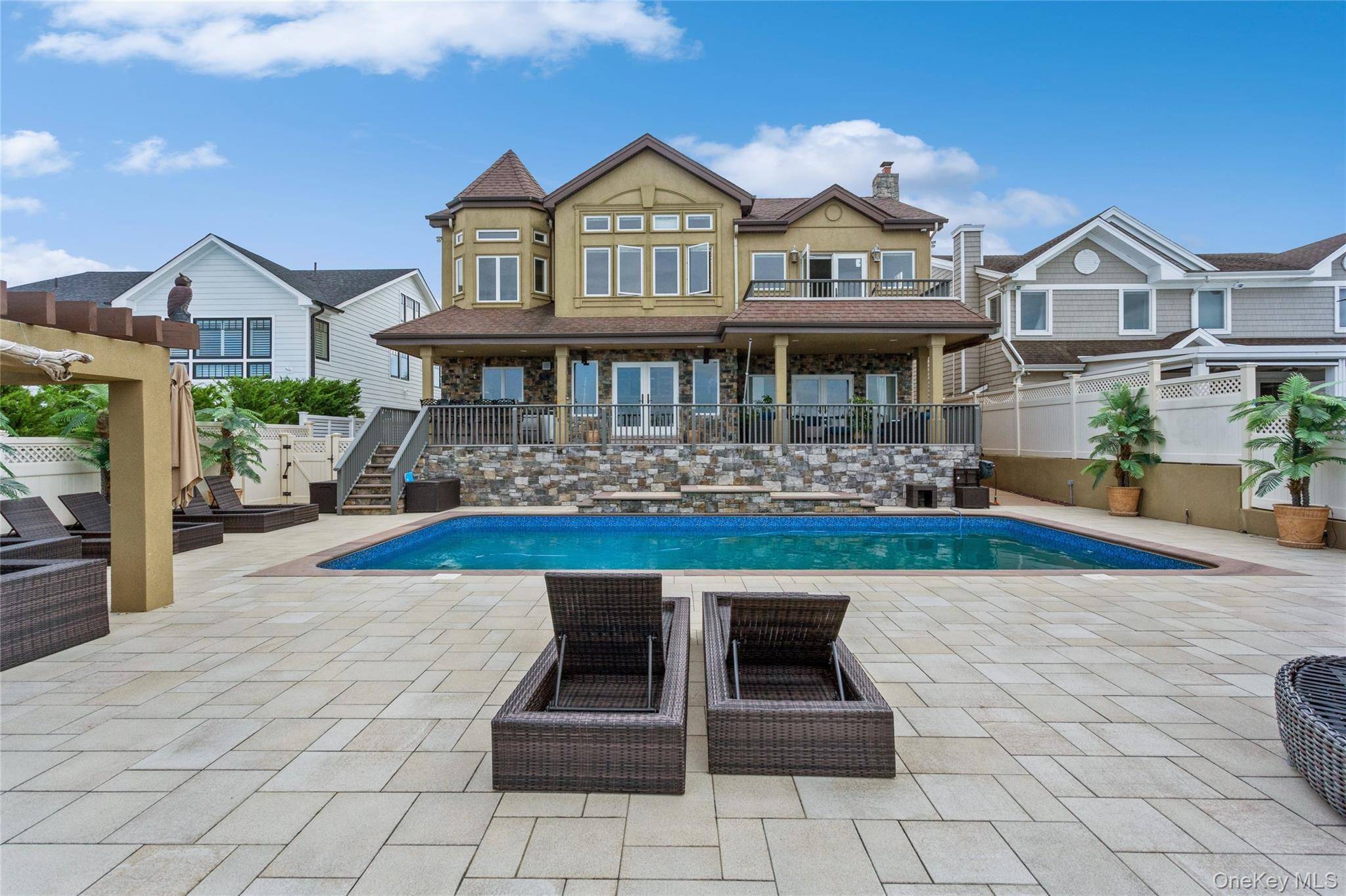 319 Harbor DR, Lido Beach, NY 11561