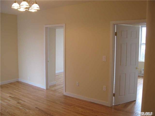 21-07 38 ST, Astoria, NY 11105