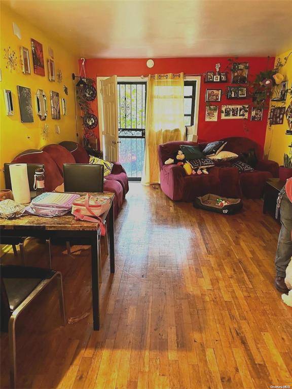 52-08 90th ST, Elmhurst, NY 11373