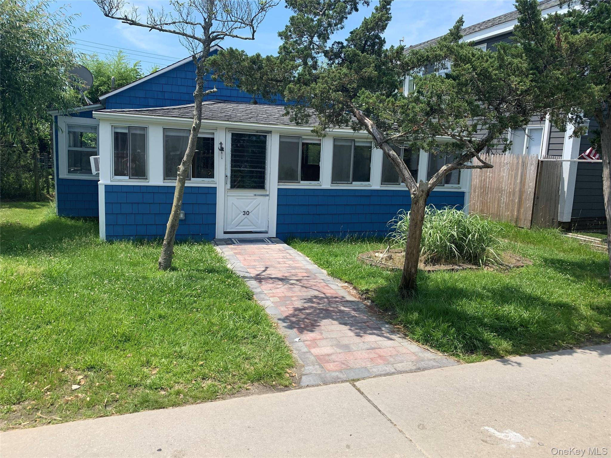 30 Bungalow WALK, Ocean Beach, NY 11770
