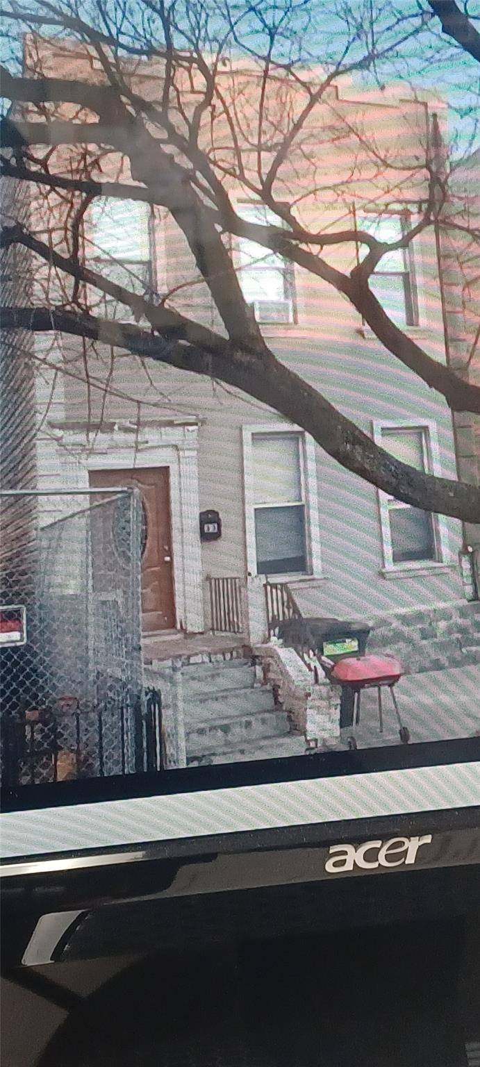 33 Essex ST, Brooklyn, NY 11208