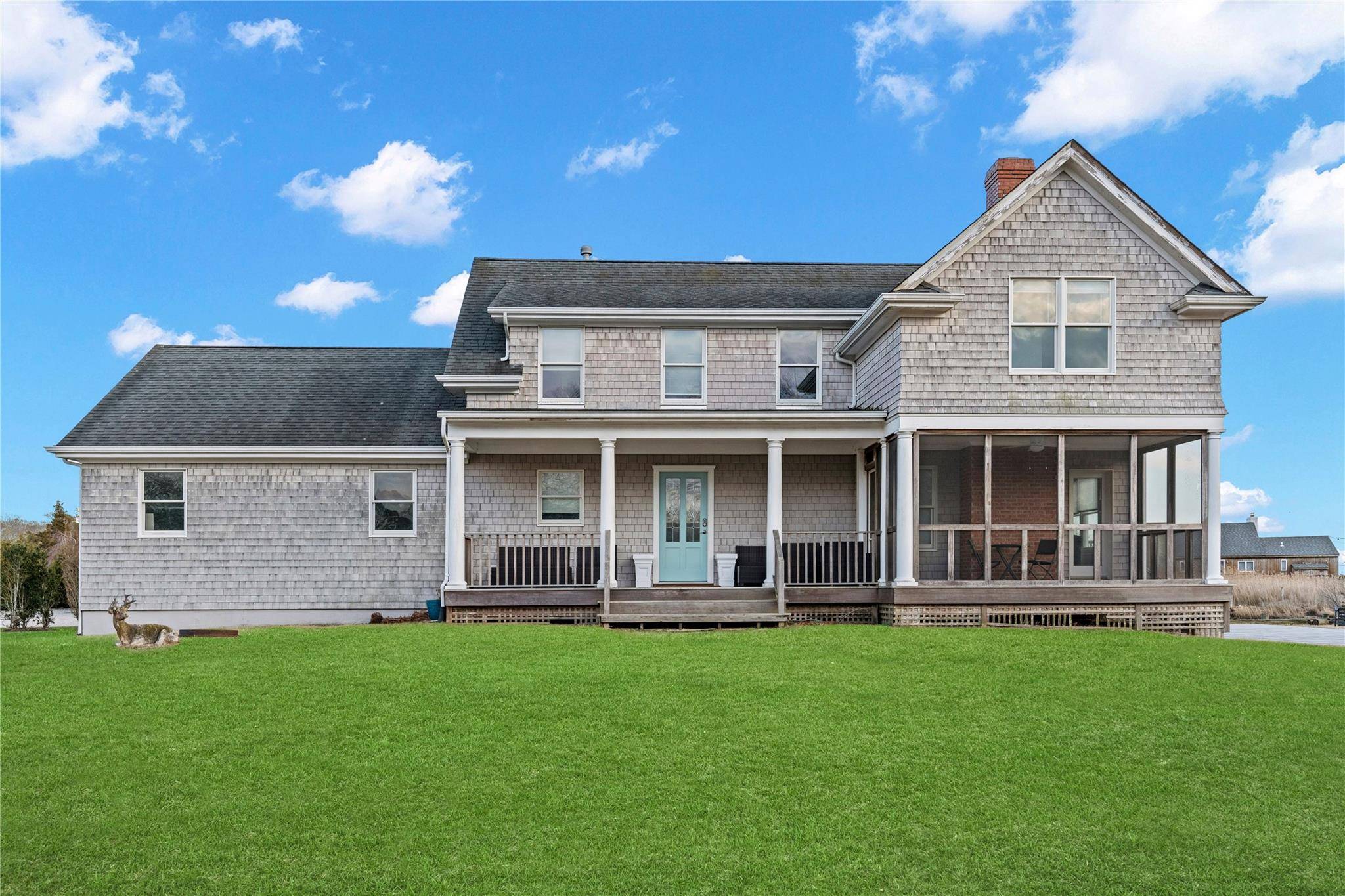 8 Hyler DR, Hampton Bays, NY 11946