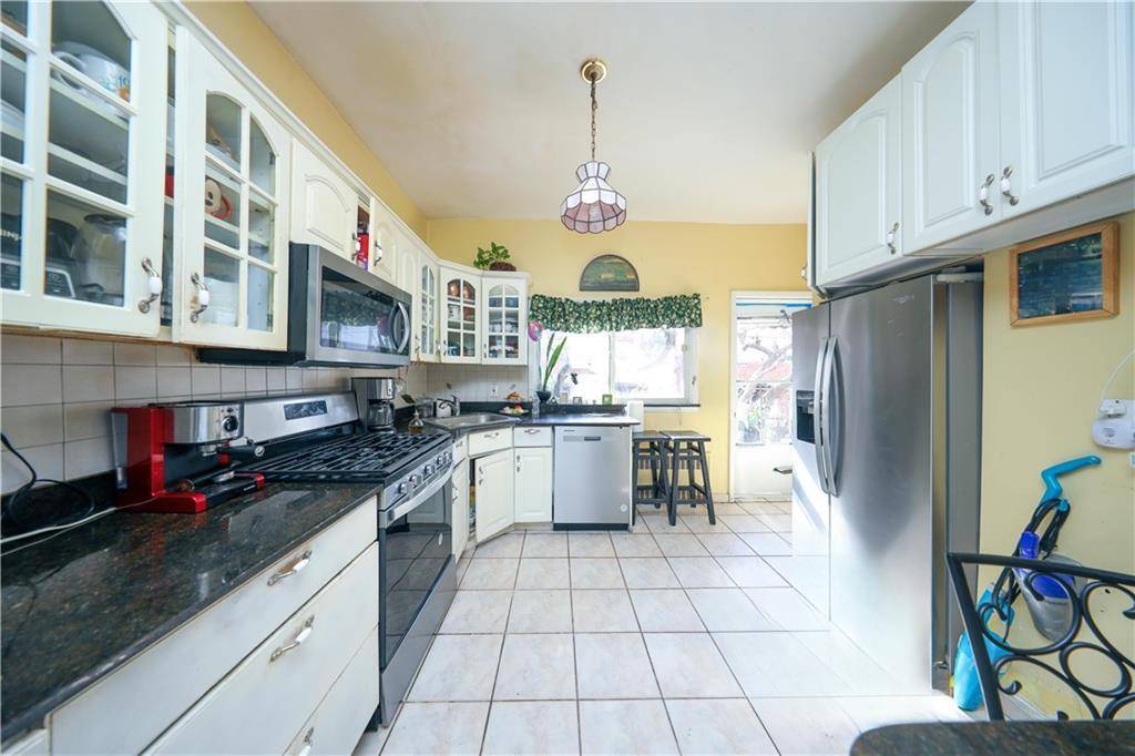 1858 73rd ST, Brooklyn, NY 11204