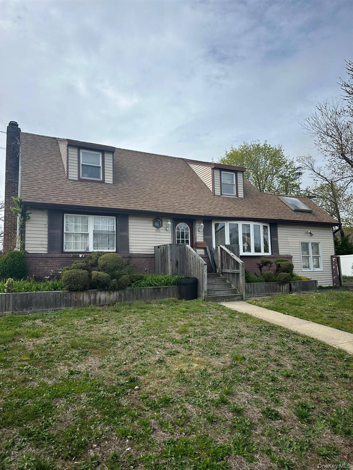 512 Leader AVE, Babylon, NY 11703