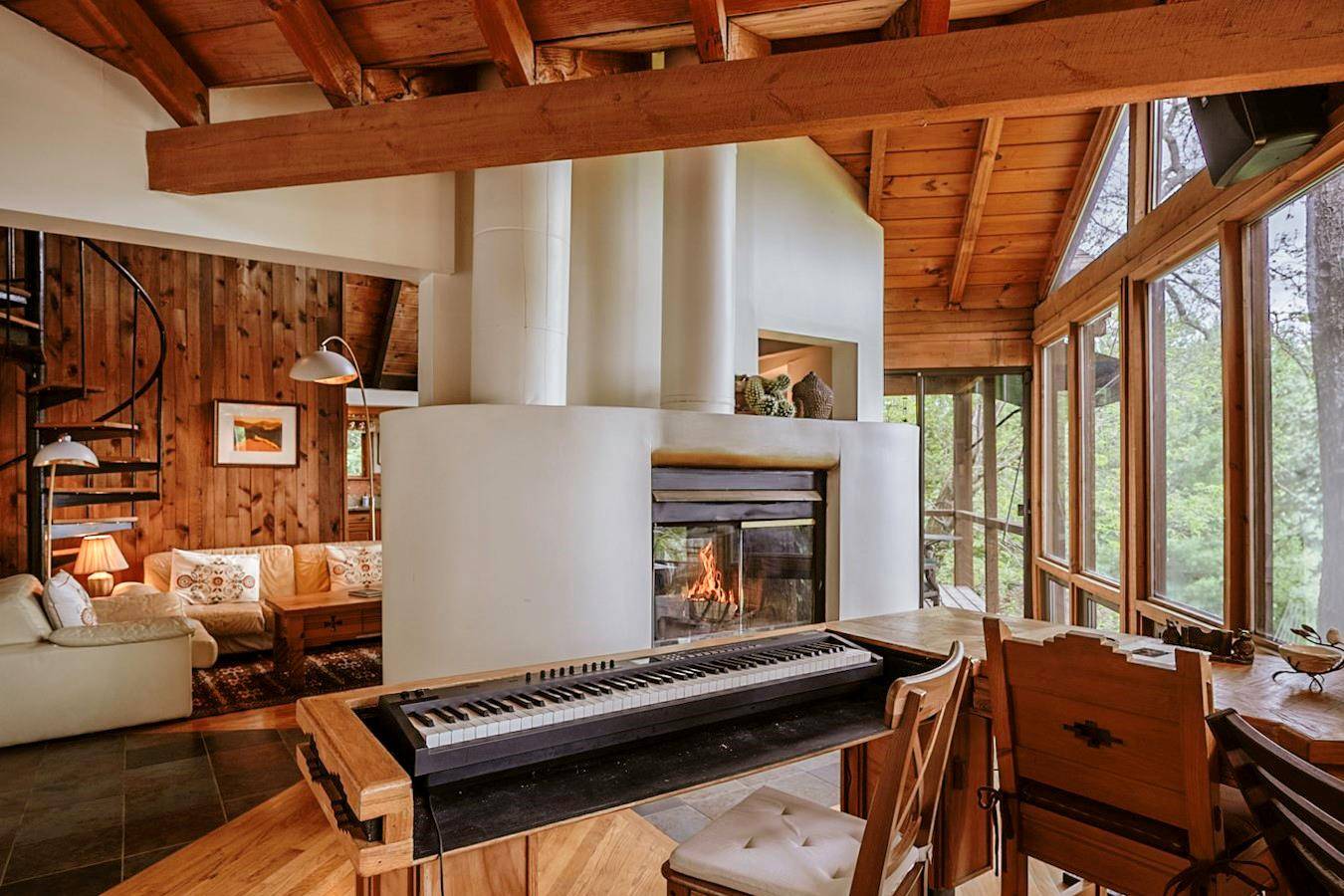 75 Hill 99, Woodstock, NY 12498