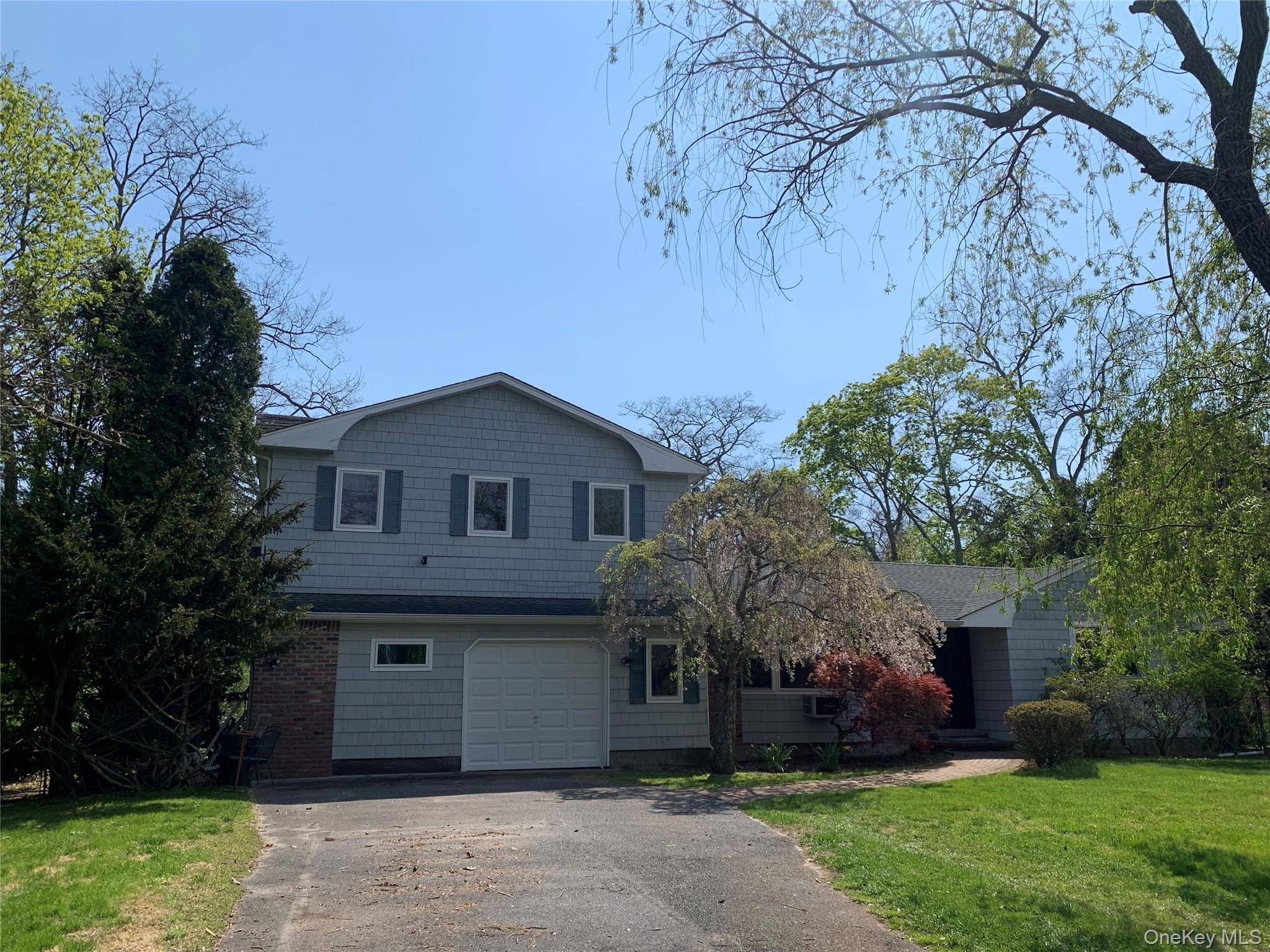 36 Walker AVE, East Quogue, NY 11942