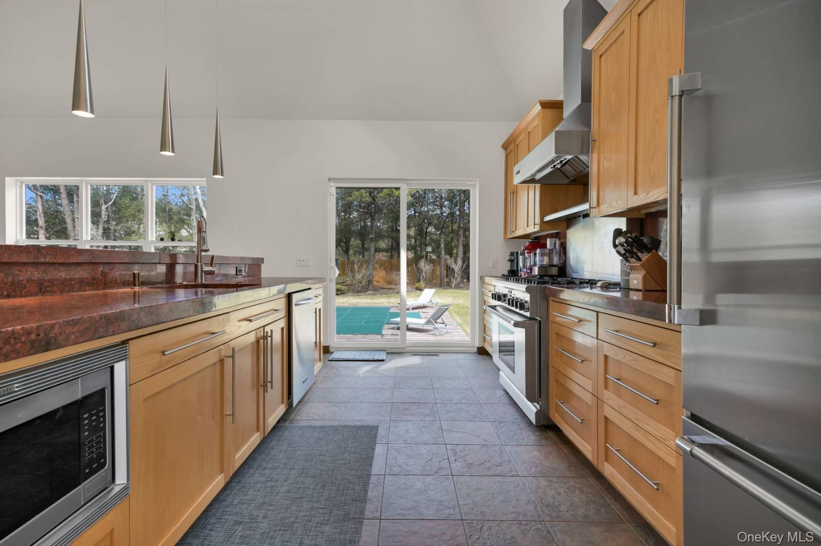 26 Lakeside LN, Westhampton, NY 11977