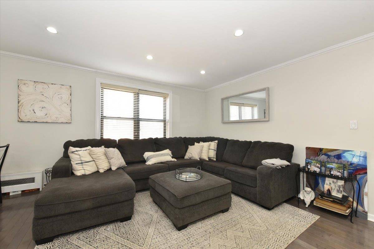 22-39 78 ST, Astoria, NY 11370