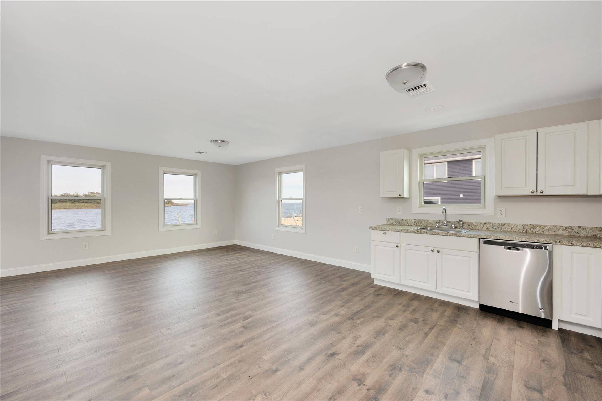 823 Venetian BLVD, Lindenhurst, NY 11757