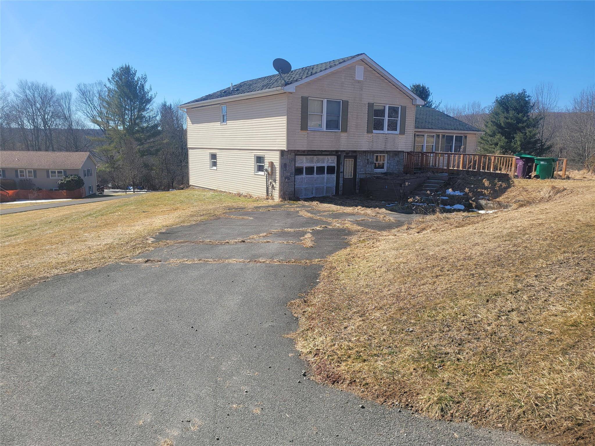 26 Rolling Meadows RD, Livingston Manor, NY 12758