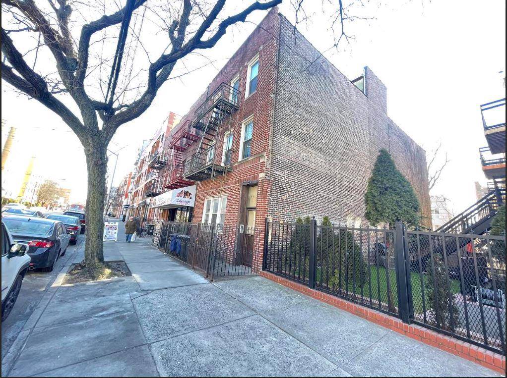 23-12 Broadway, Astoria, NY 11106