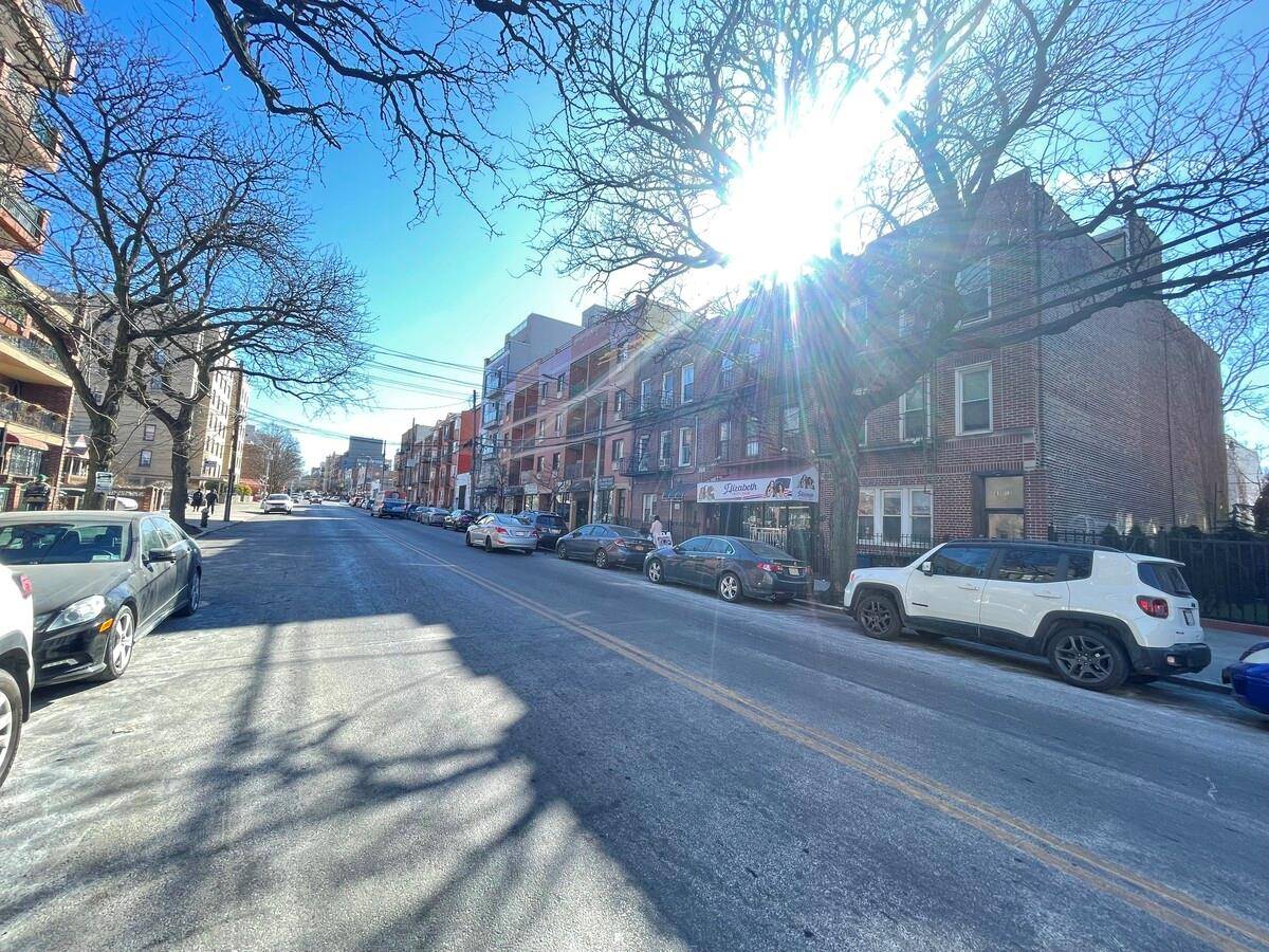 23-12 Broadway, Astoria, NY 11106