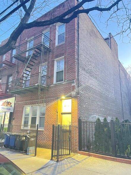 23-12 Broadway, Astoria, NY 11106