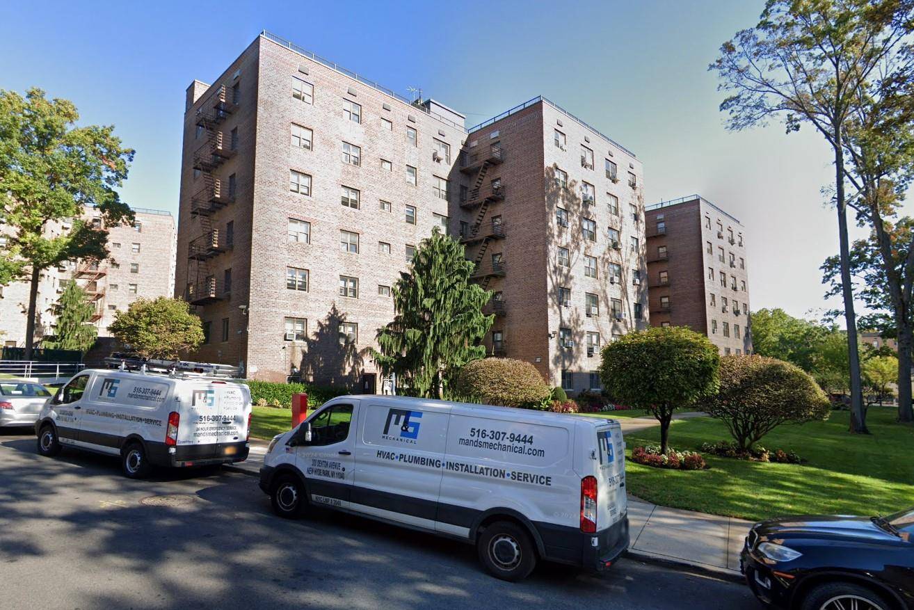 87-40 Francis Lewis BLVD #B42, Queens Village, NY 11427