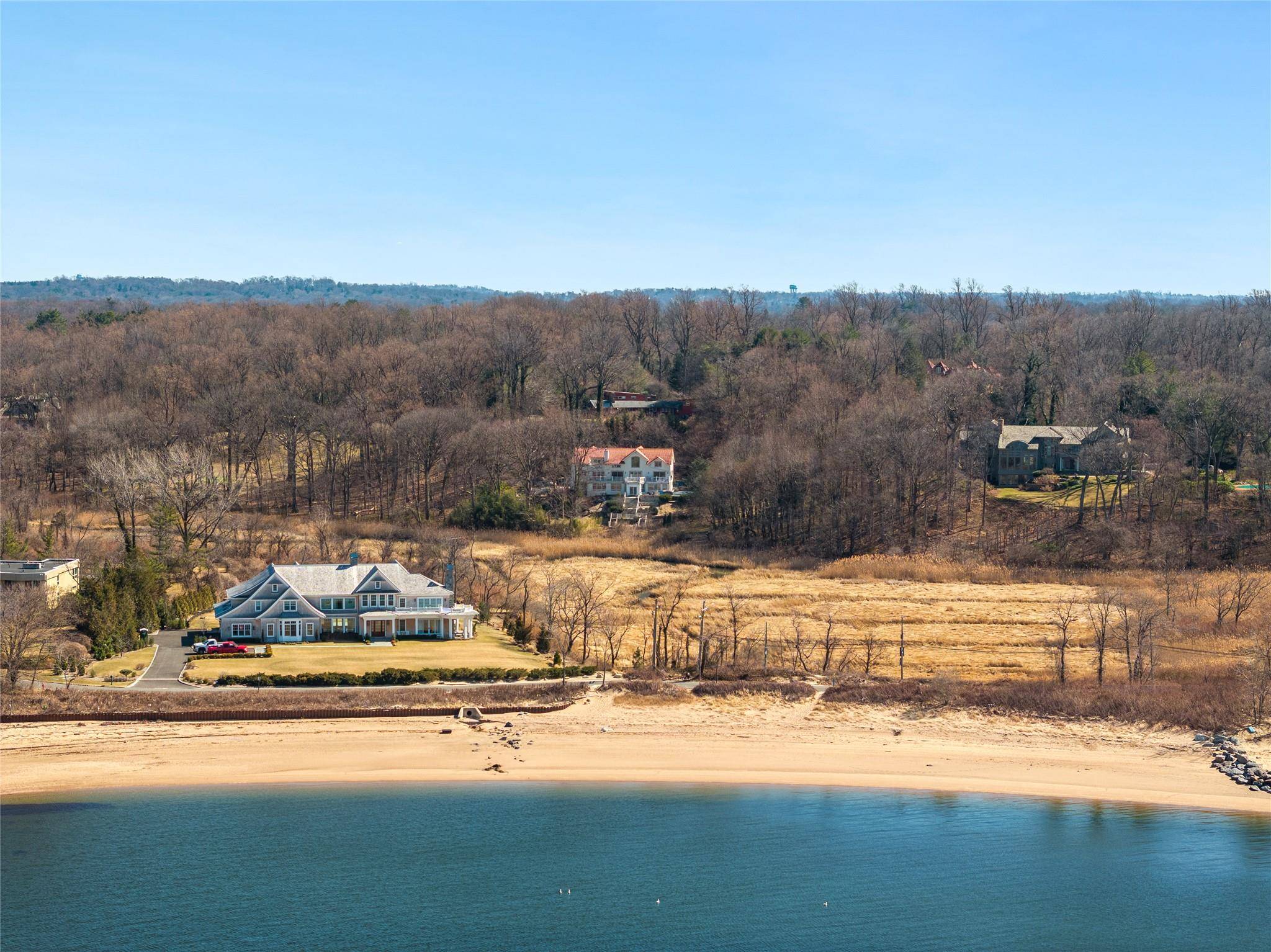 15 Hoffstot LN, Sands Point, NY 11050