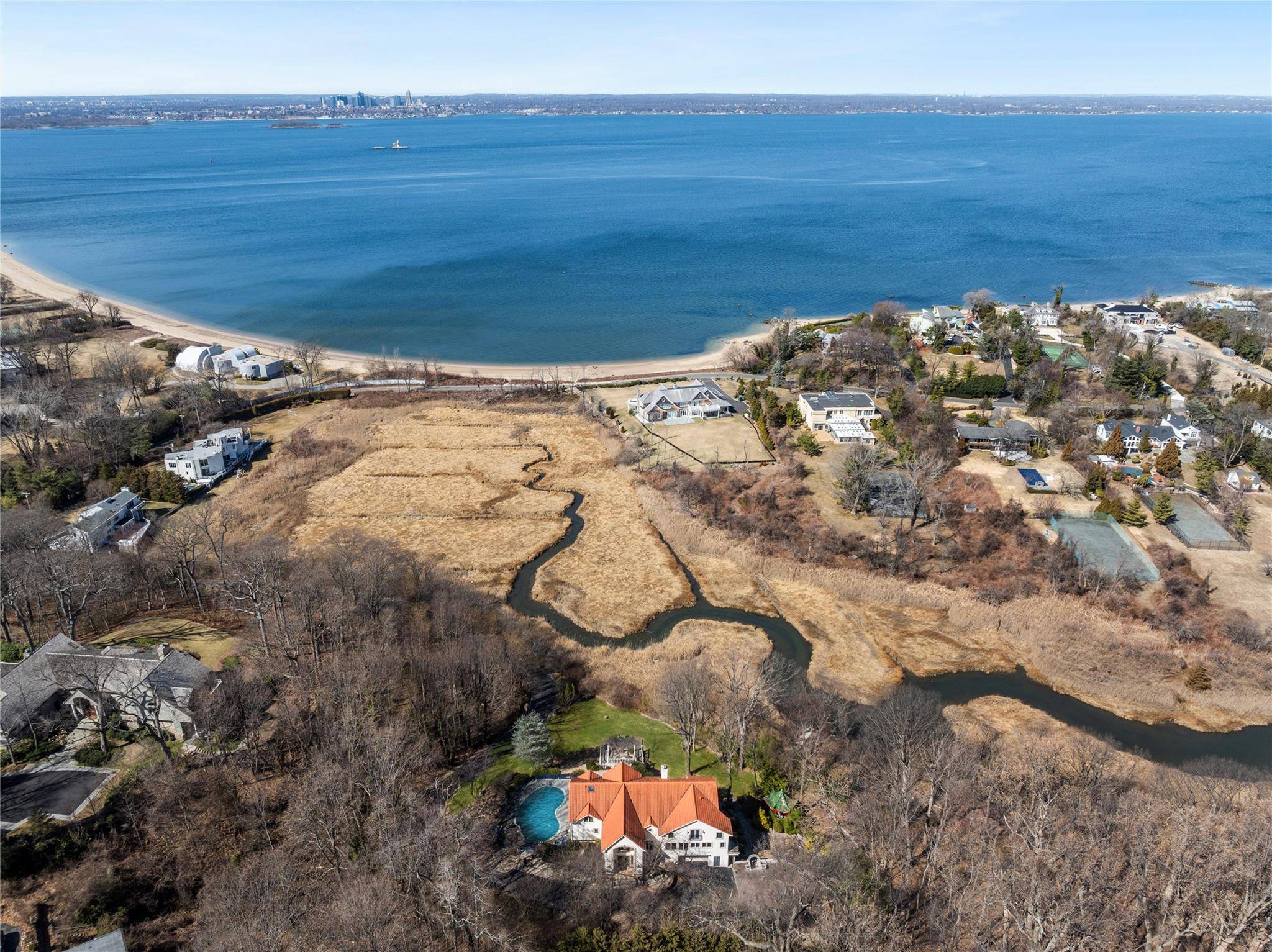 15 Hoffstot LN, Sands Point, NY 11050