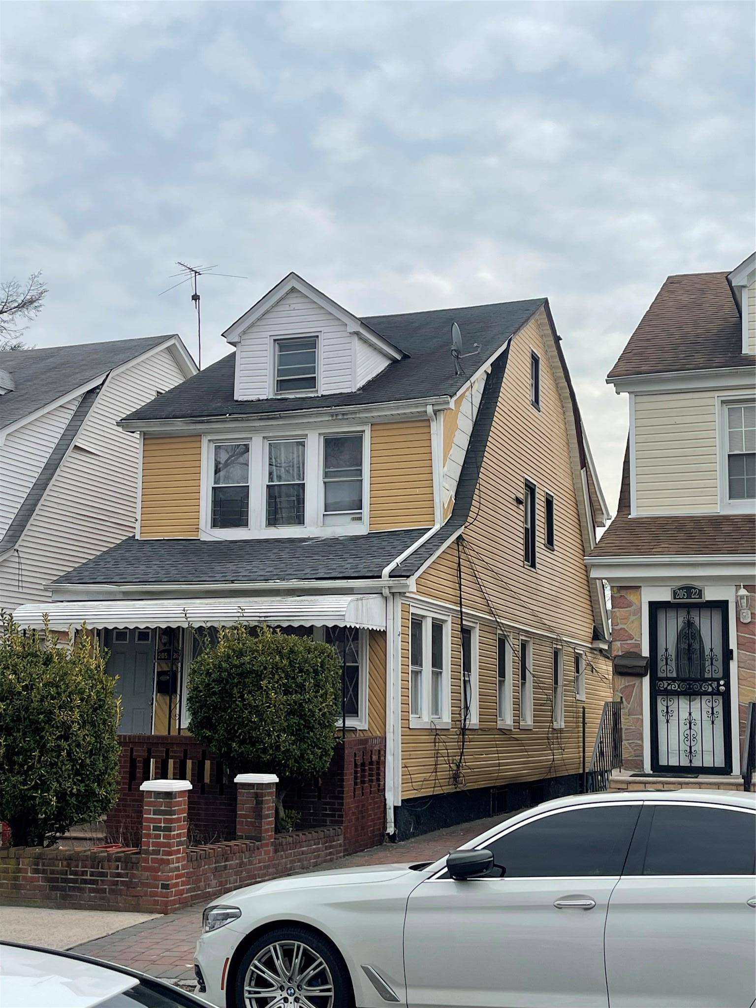 205-26 116th RD, Saint Albans, NY 11412