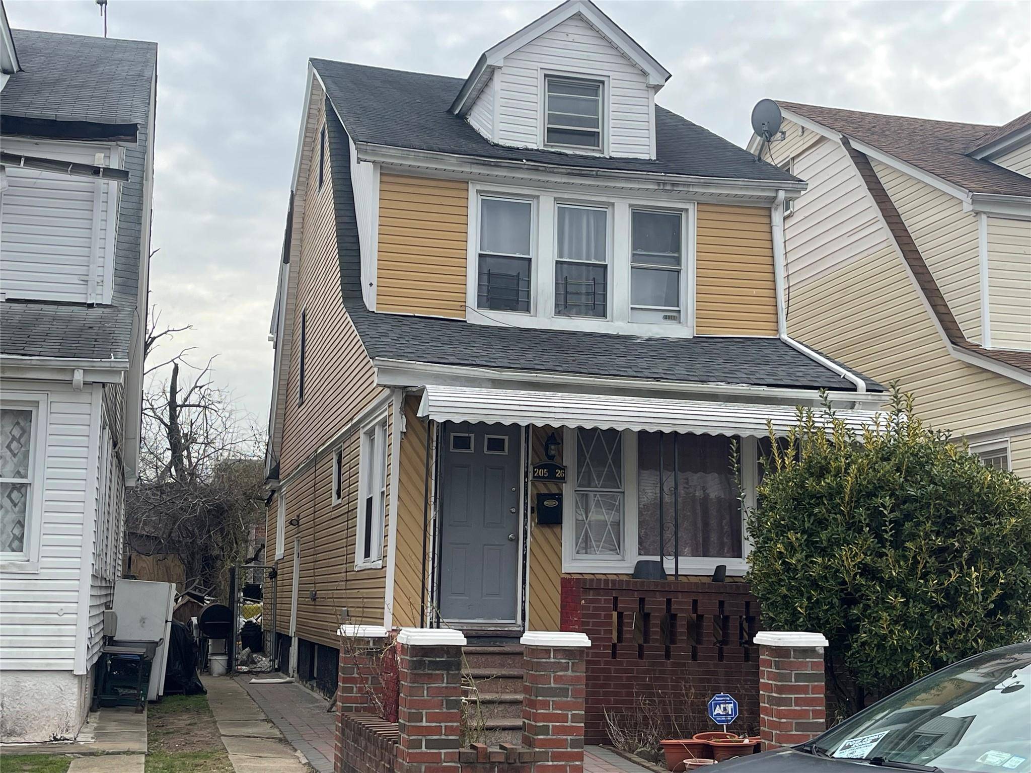 205-26 116th RD, Saint Albans, NY 11412