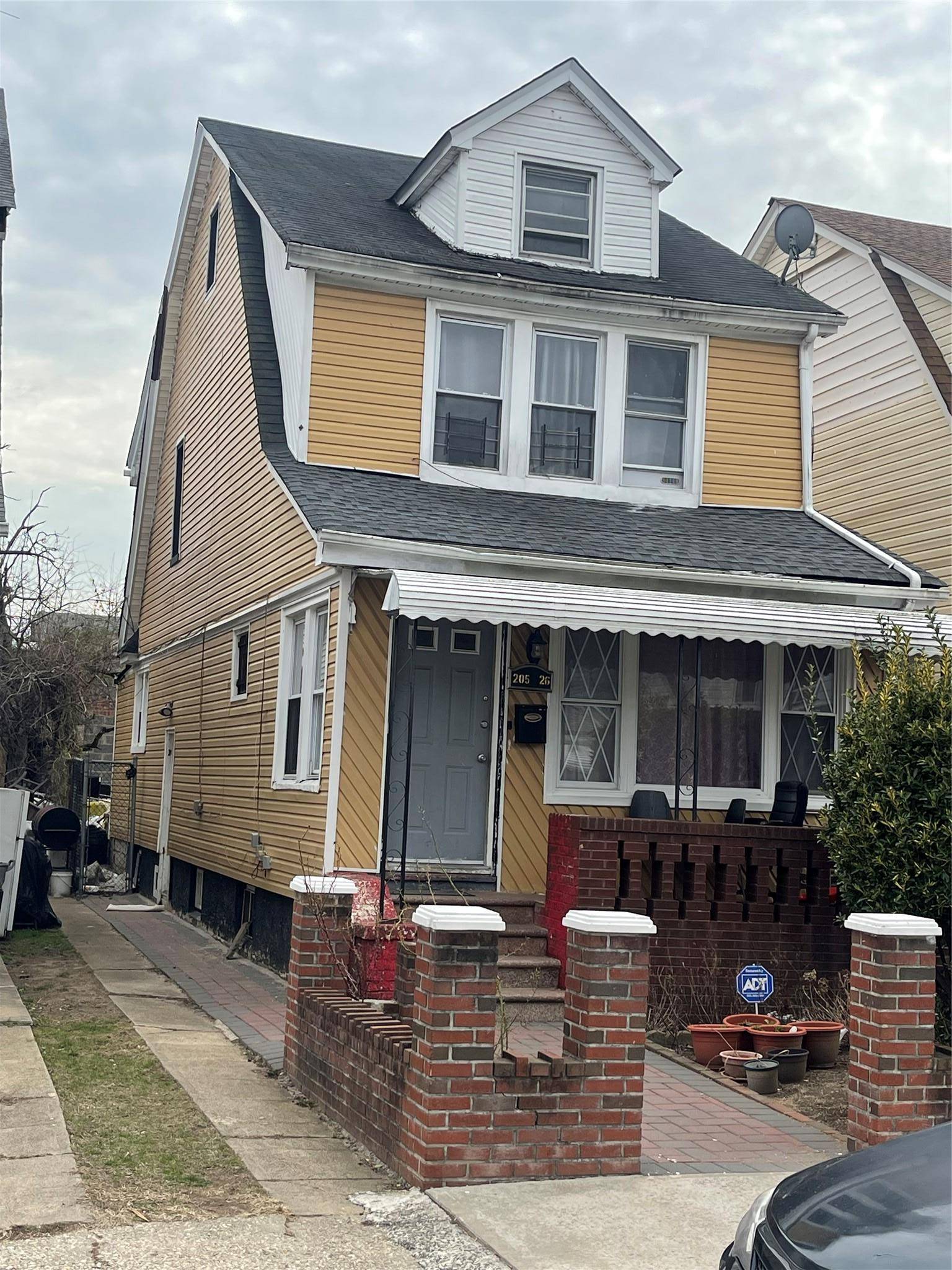 205-26 116th RD, Saint Albans, NY 11412