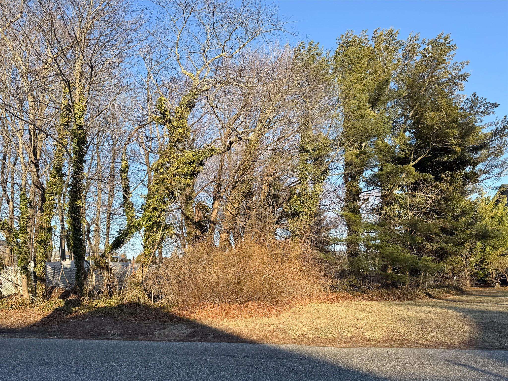 Lincoln AVE, Sayville, NY 11782