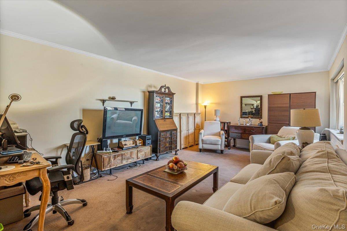144-60 Gravett RD #6F, Flushing, NY 11367