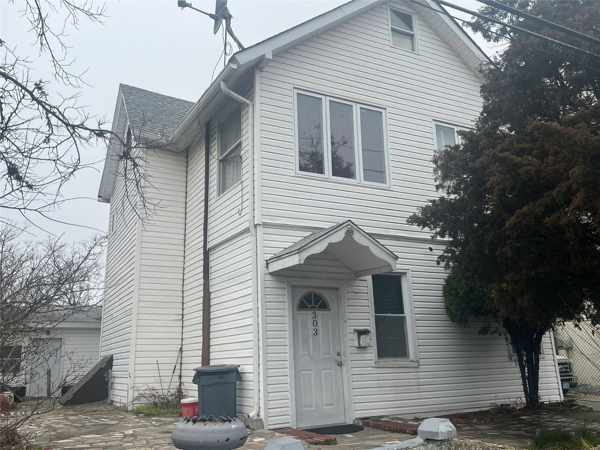 303 Beach 84th ST, Rockaway Beach, NY 11693