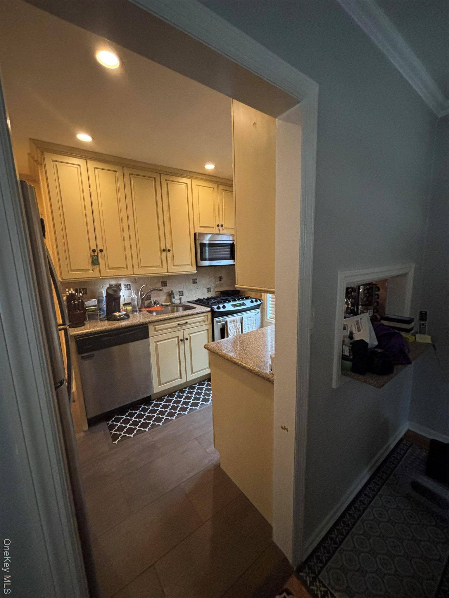 194 Smith ST #3P, Freeport, NY 11520