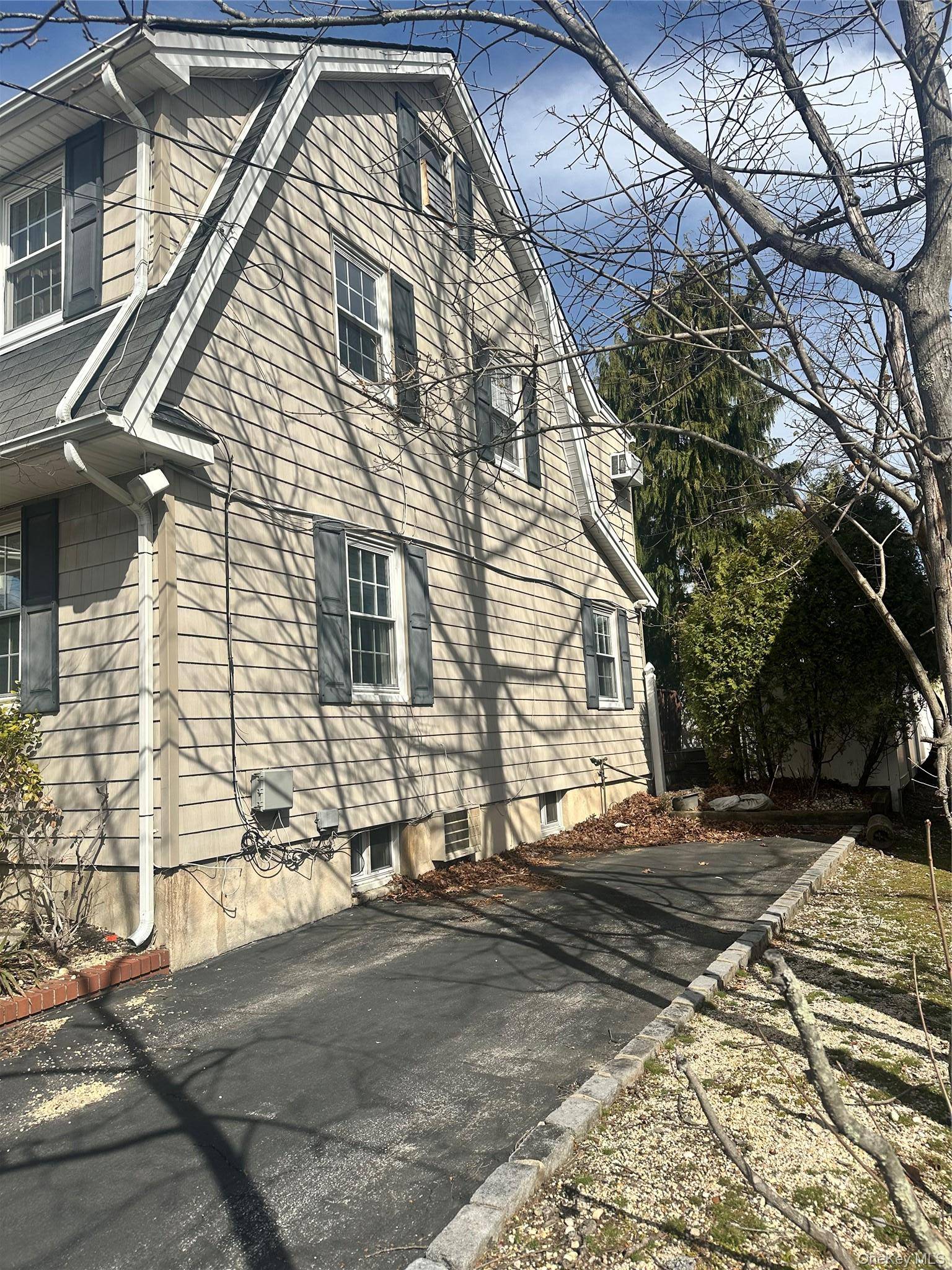 122 Finucane PL, Woodmere, NY 11598