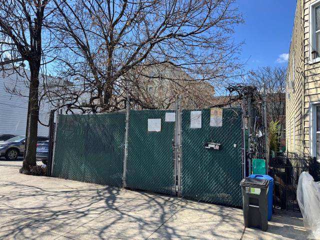 1667 Hunt AVE, Bronx, NY 10462