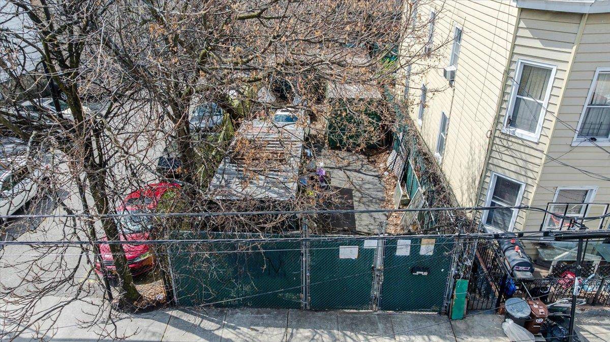 1667 Hunt AVE, Bronx, NY 10462