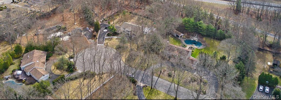 9 Jeanine CT, Dix Hills, NY 11746