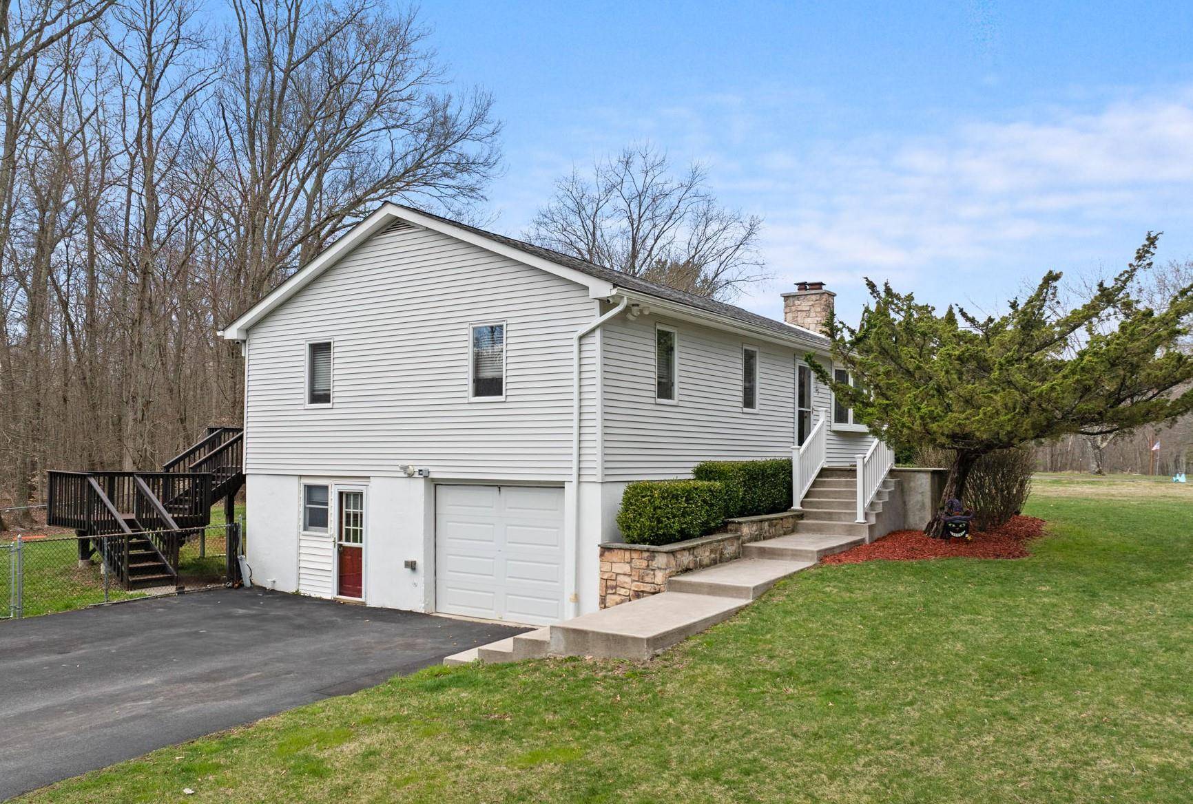 45 Bible Camp RD, Bloomingburg, NY 12721