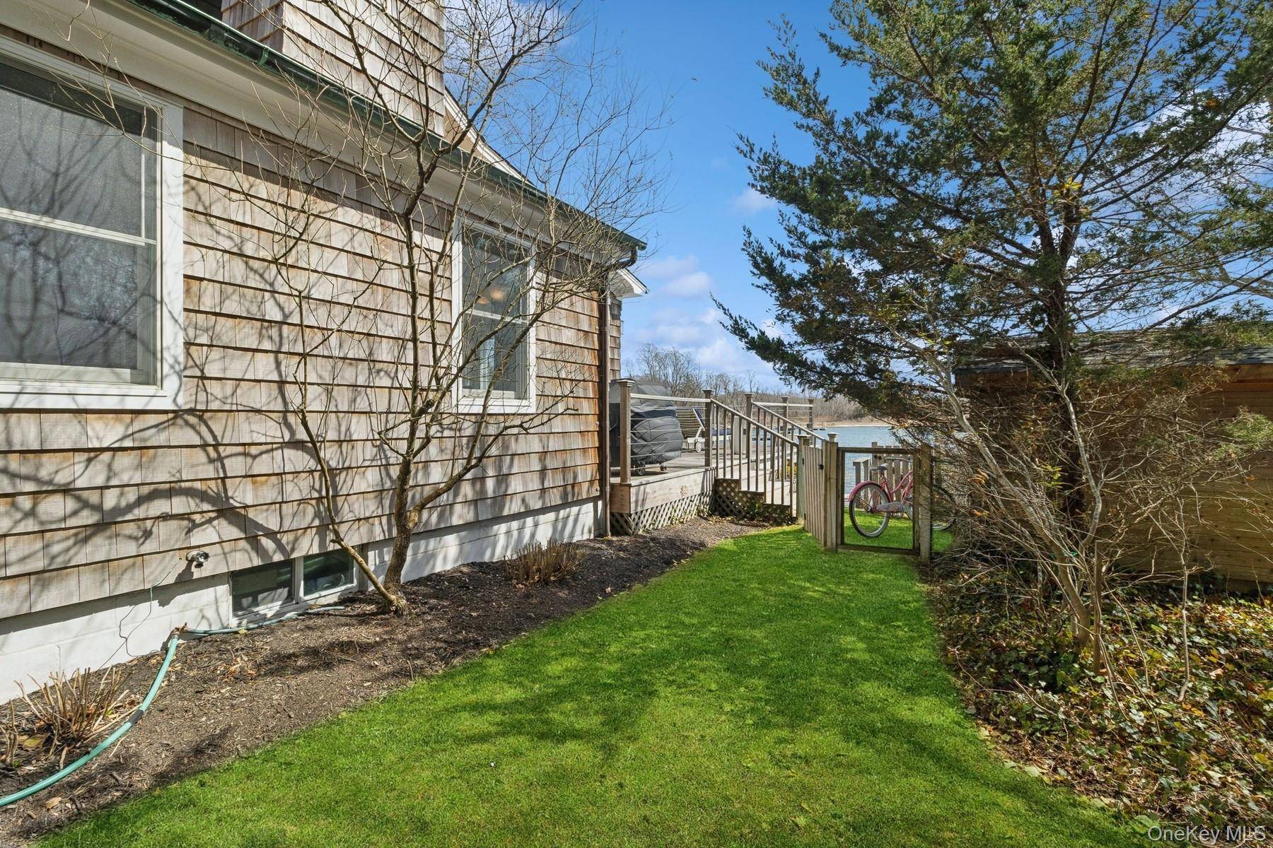 80 Towd Point RD, Southampton, NY 11968