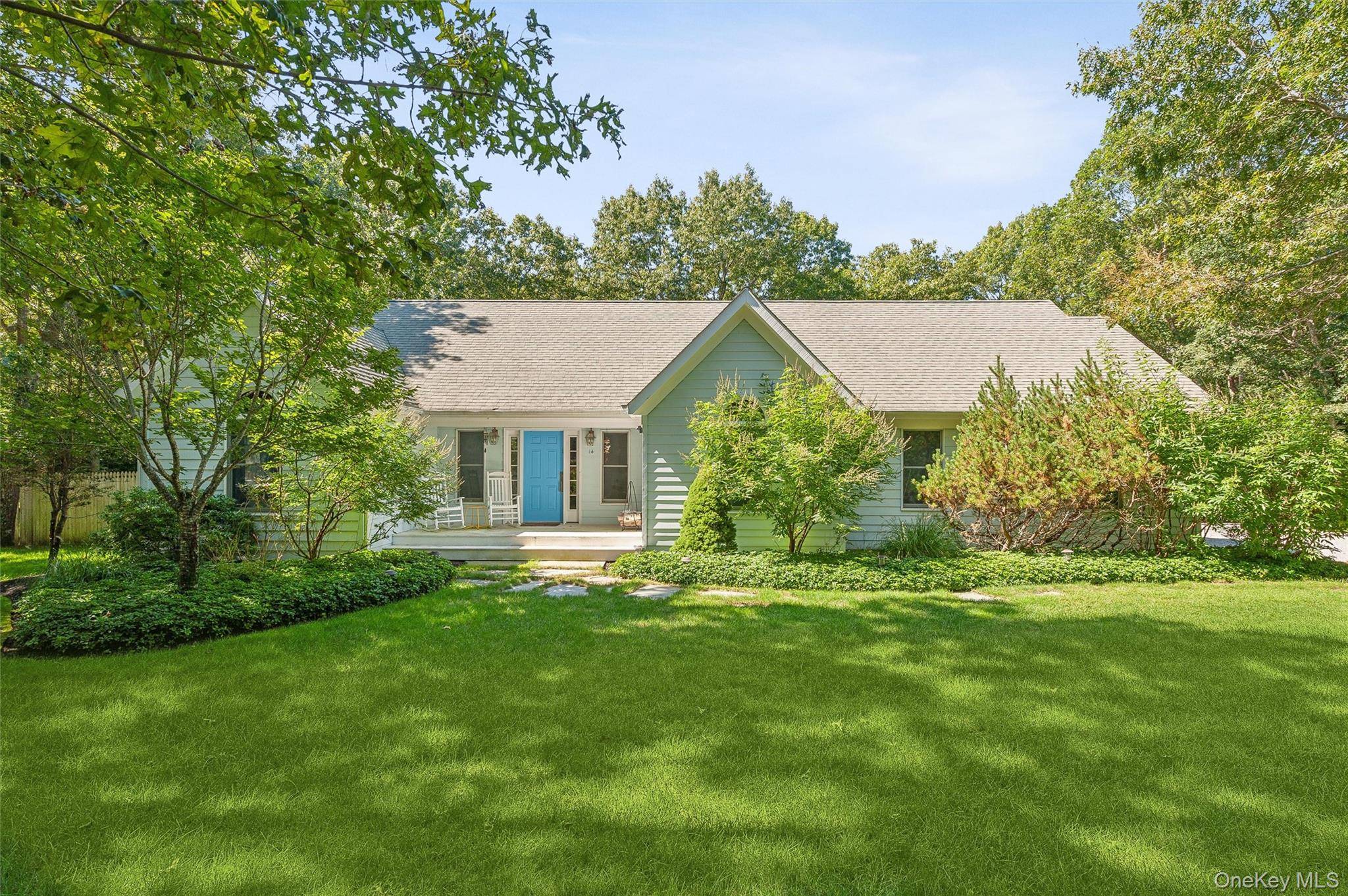 14 Hildreth RD, Hampton Bays, NY 11946
