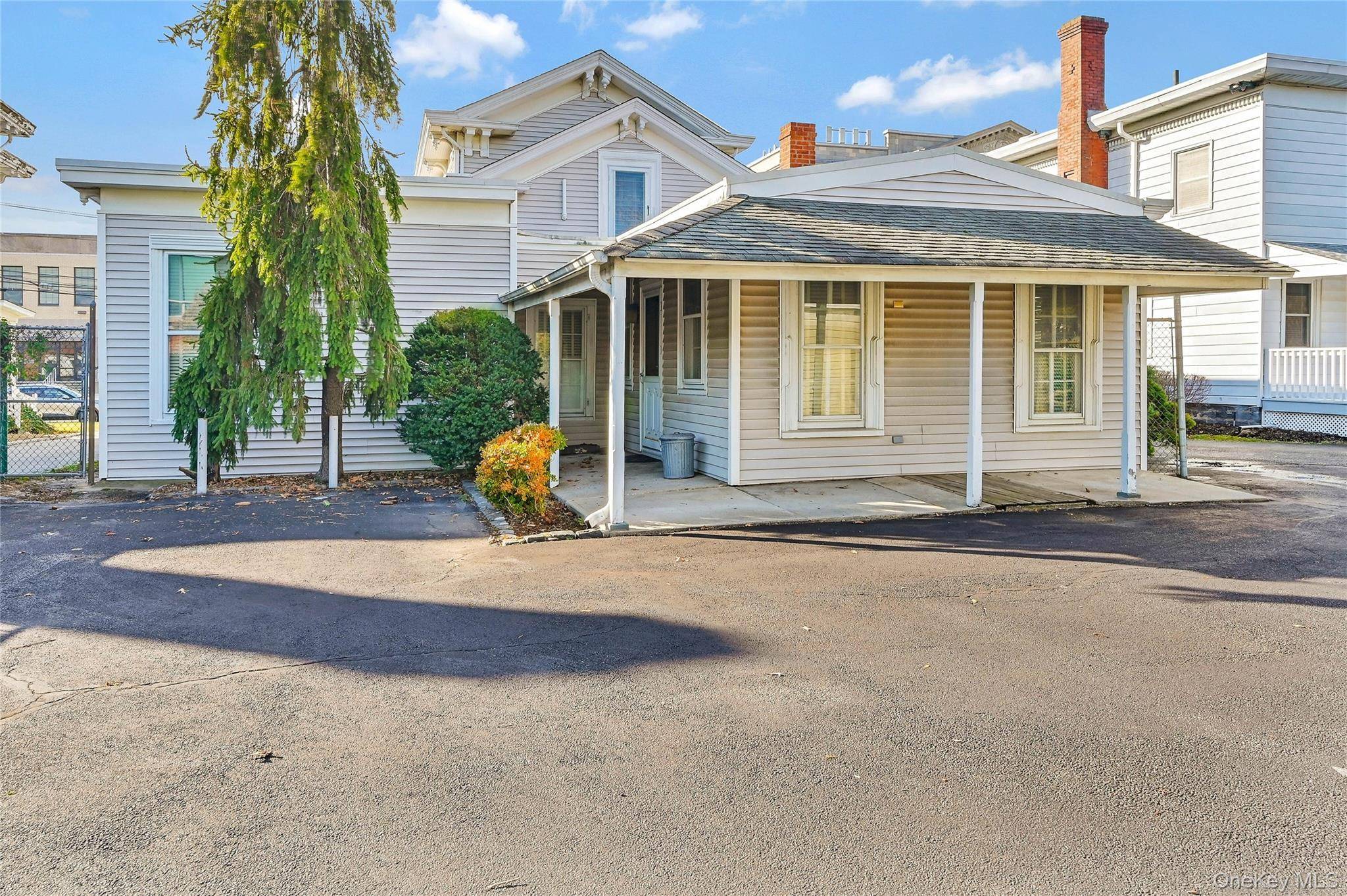 218 Griffing AVE, Riverhead, NY 11901