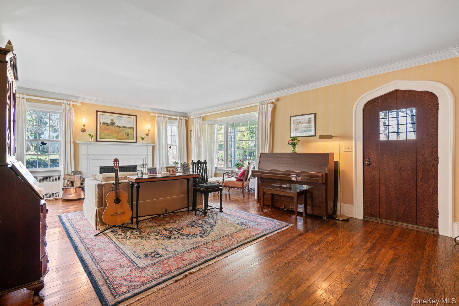 3 Wincoma DR, Huntington Bay, NY 11743